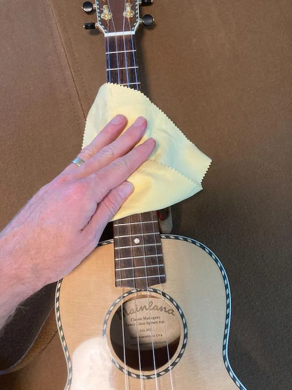 2. Wipe Ukulele Fretboard Wipe Ukulele Fretboard