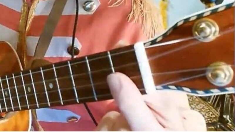 How to play the B Flat Ukulele Chord