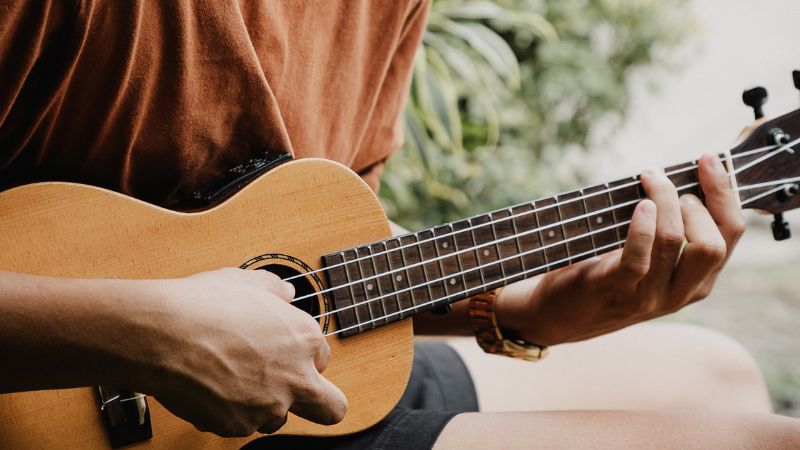 learn to play ukulele